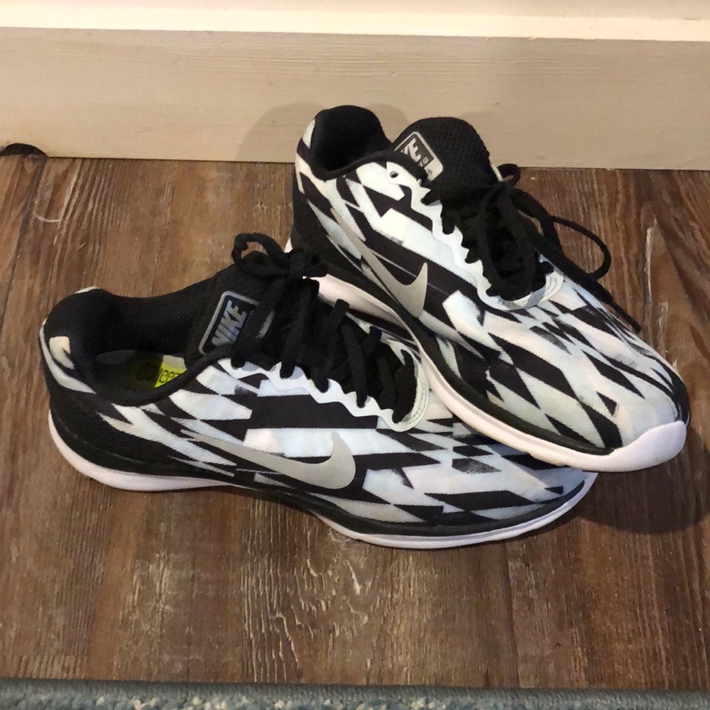 G’s Nike sneakers size 6